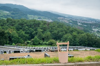 南葉山霊園から徒歩2分の立地